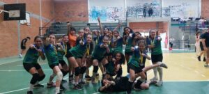 Vôlei feminino Sub-13 de Morro da Fumaça conquista bronze