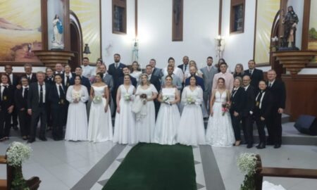 Casais realizam o sonho do casamento na Paróquia São Roque