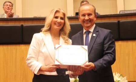 Reitora da Unesc recebe honraria de Cidadã Catarinense em cerimônia prestigiada