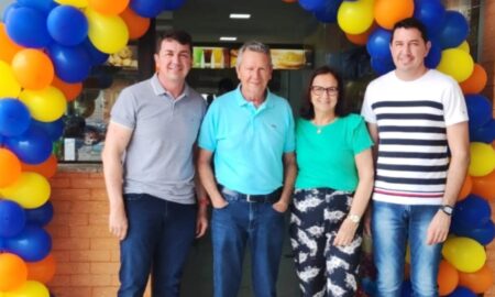 Direção e clientes comemoram abertura de filial do Posto Pellegrin I