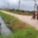 Veículo cai em córrego após saída de pista no Picadão Paladini