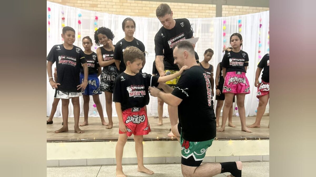 Crianças do Centro de Convivência recebem formação de Muaythai