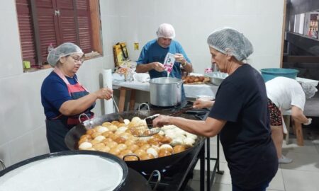 Voluntários buscam doações para o Sonho do Balneário Esplanada