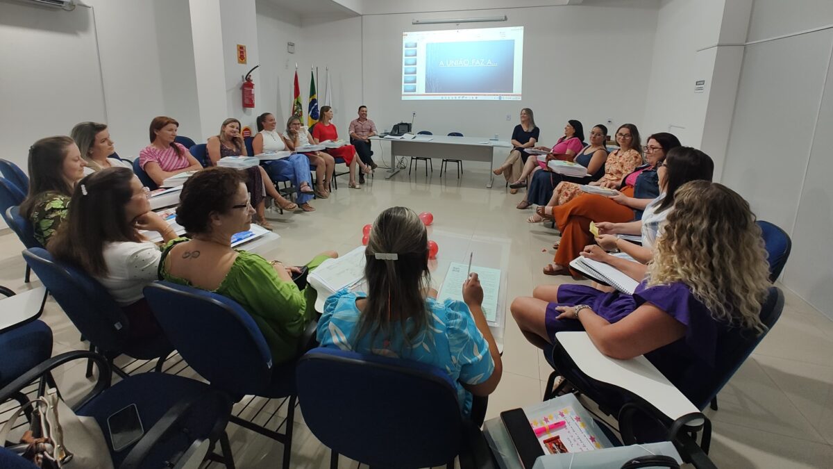 Educação fumacense realiza reunião de planejamento estratégico do ano letivo de 2024