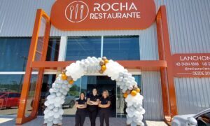 Com espaço amplo e moderno, Rocha Restaurante reinaugura no Bairro Paladini