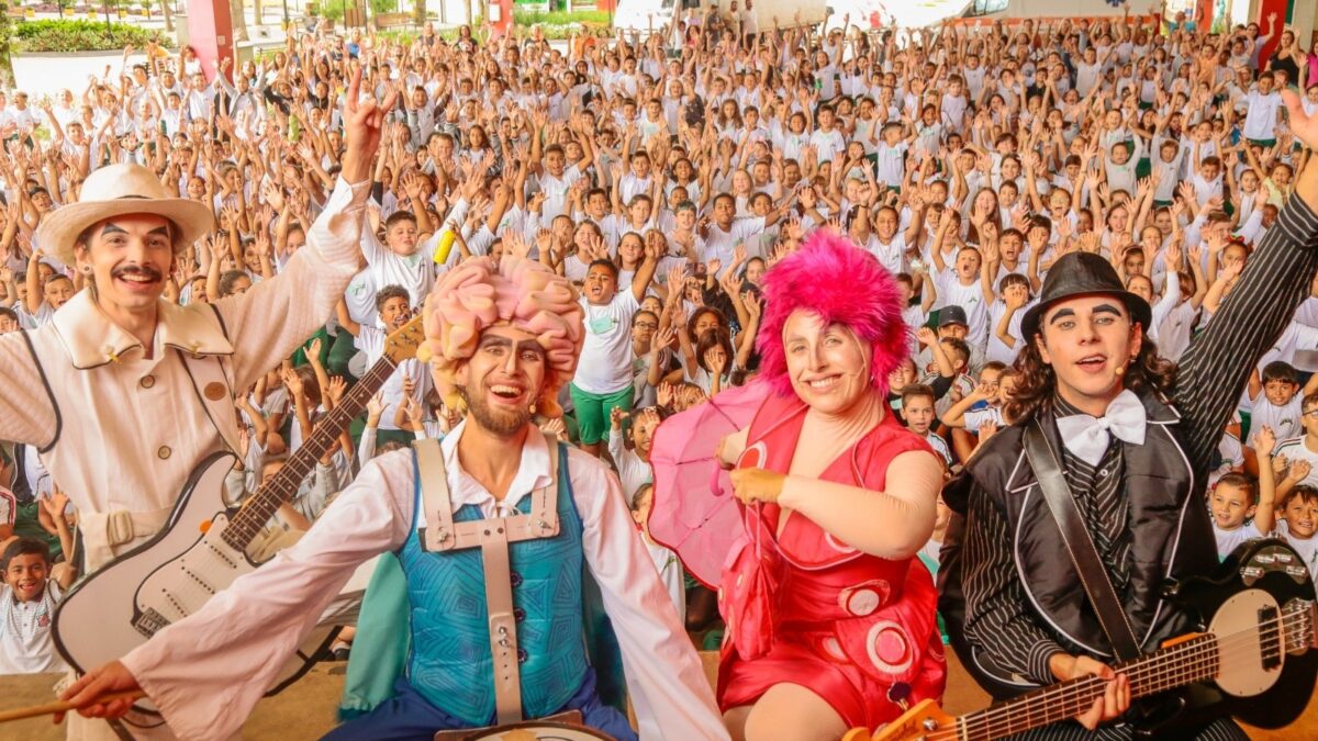 Espetáculo de Teatro “Arroz e Feijão: em Colapso no Sistema” se apresenta em Morro da Fumaça