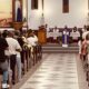 Com igreja lotada, fiéis participam da primeira missa carismática na Matriz São Roque