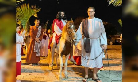 Procissão marca início da Semana Santa no Bairro Jussara