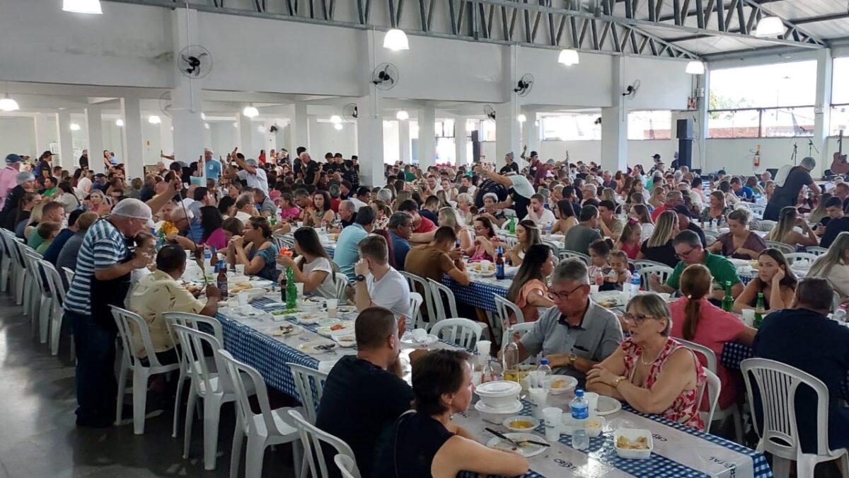 Festeiros de São Roque comemoram grande público no Almoço Domingo de Ramos