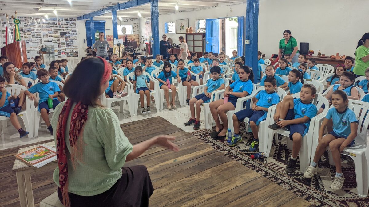 Alunos fumacenses participam de sessões de contação de histórias