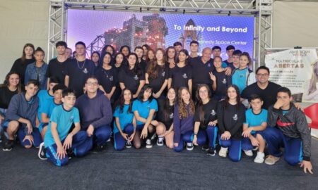 Alunos de Morro da Fumaça participam de palestra do ex-engenheiro da Nasa, Gabe Gabrielle