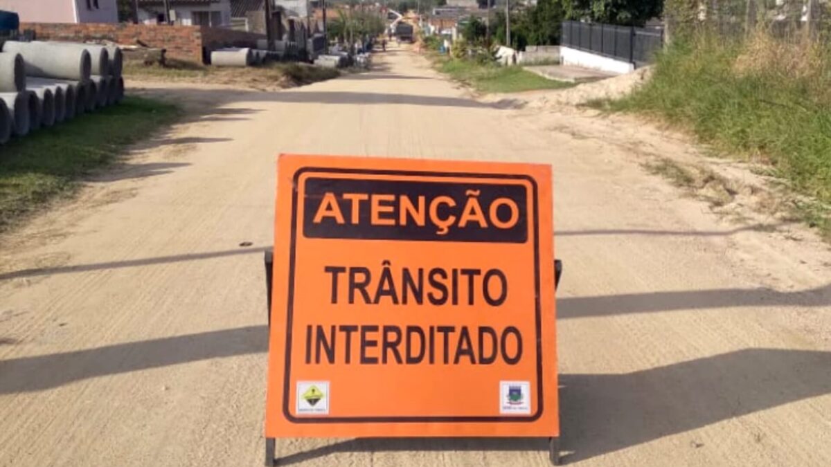 Rua João Coral está interditada para receber melhorias na infraestrutura