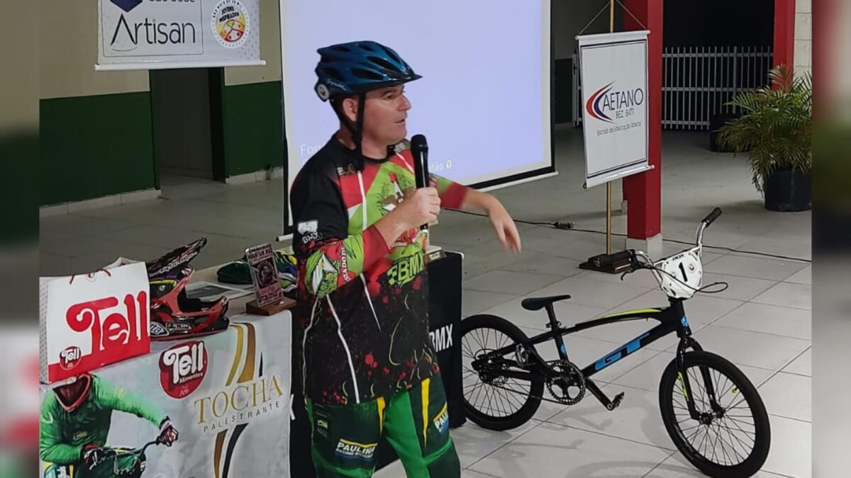 Escola Vitório Búrigo recebe palestra com Marco Aurélio “Tocha”