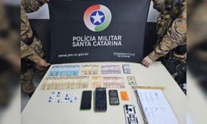 Polícia Militar prende suspeito de tráfico de drogas em Morro da Fumaça