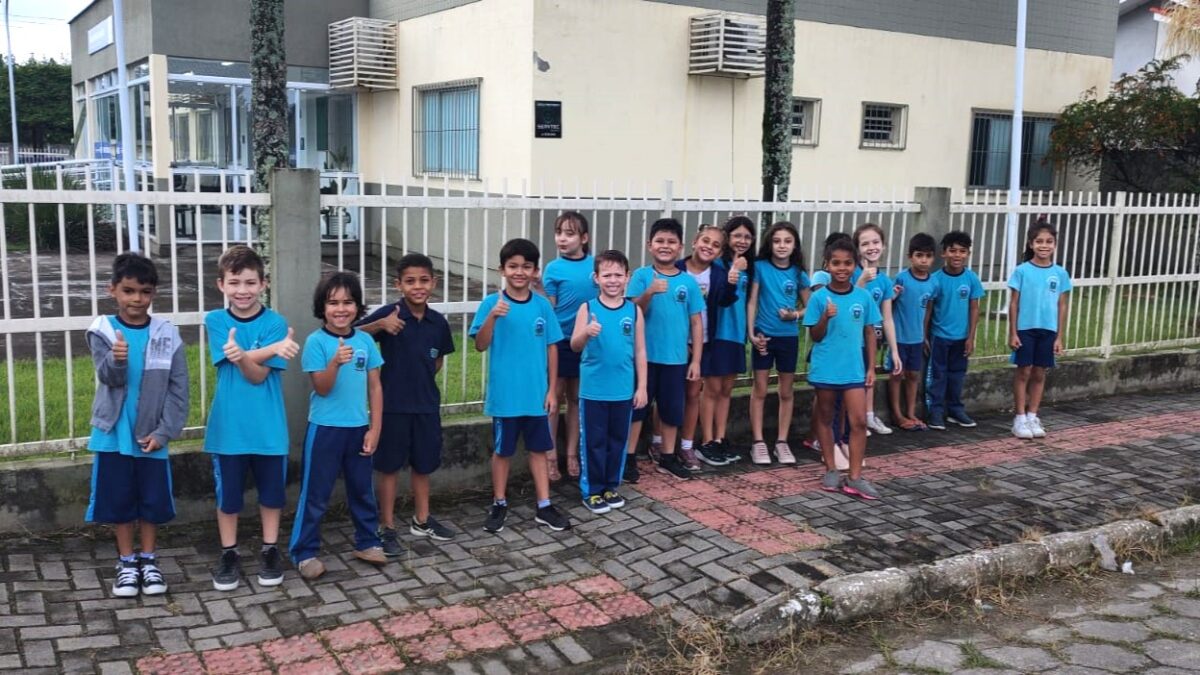 Alunos da Escola Vicente Guollo visitam Bairro Naspolini e conhecem realidade local