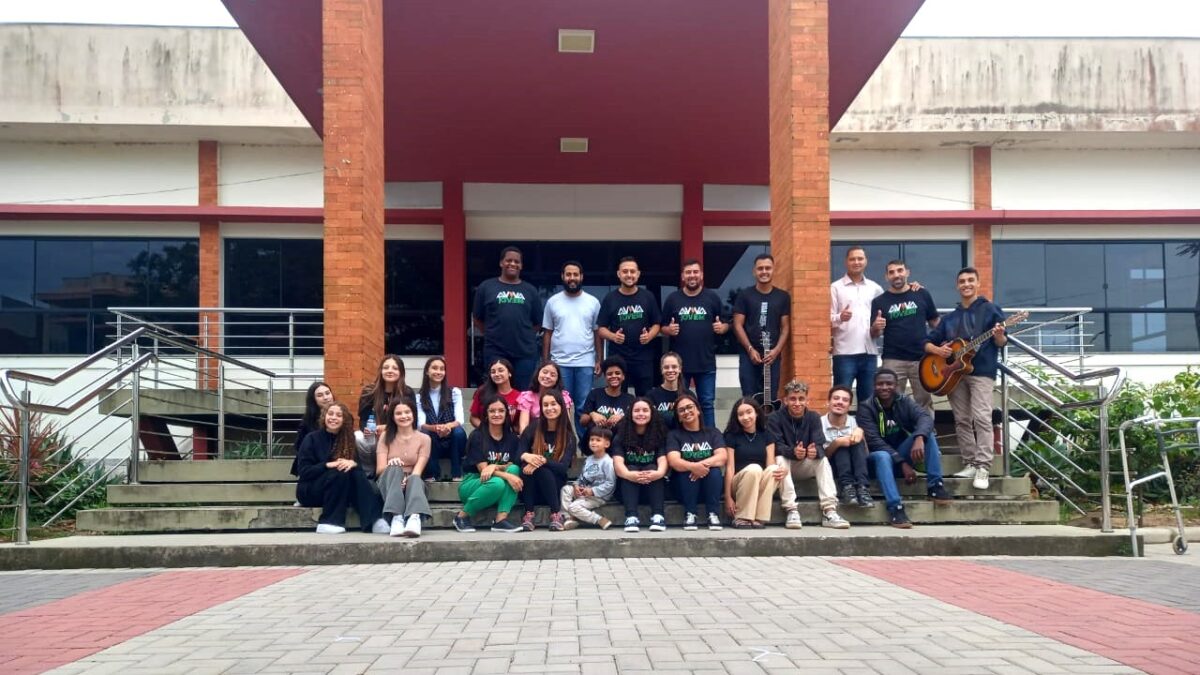 Aviva Jovem leva fé e oração no centro de Morro da Fumaça