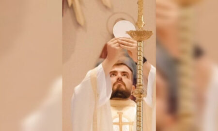 Matriz São Roque recebe Missa Carismática com Padre Carlos Possamai Della