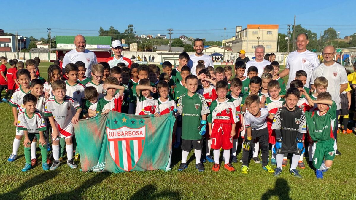 Festival de Escolinhas comprova sucesso do trabalho de base do Rui Barbosa