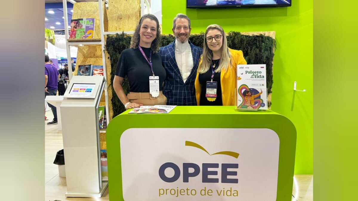 Centro Educacional Davi busca inovação e tecnologia em Feira Bett Brasil 2024