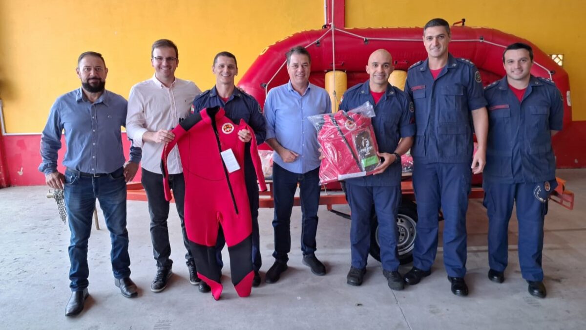 Minotto entrega equipamentos para Corpo de Bombeiros de Morro da Fumaça