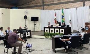 Vereadores votam emenda supressiva e aprovam R$ 350 mil para a saúde