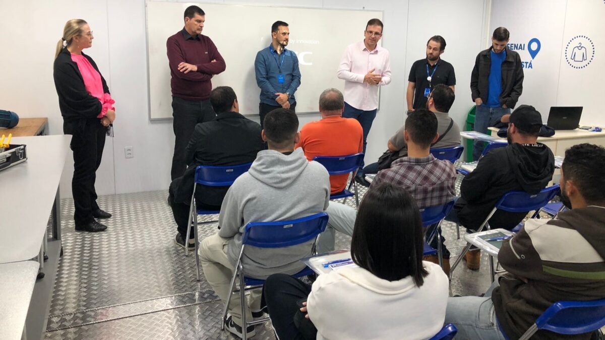 Novas turmas da Escola Móvel do Senai são iniciadas em Morro da Fumaça