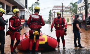 Trabalho incansável dos Bombeiros de Santa Catarina para salvar vidas no Rio Grande do Sul