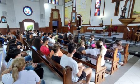 Crismandos participam de encontro na Paróquia São Roque