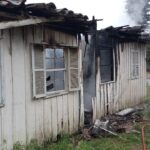 Casa é atingida por incêndio no centro de Morro da Fumaça
