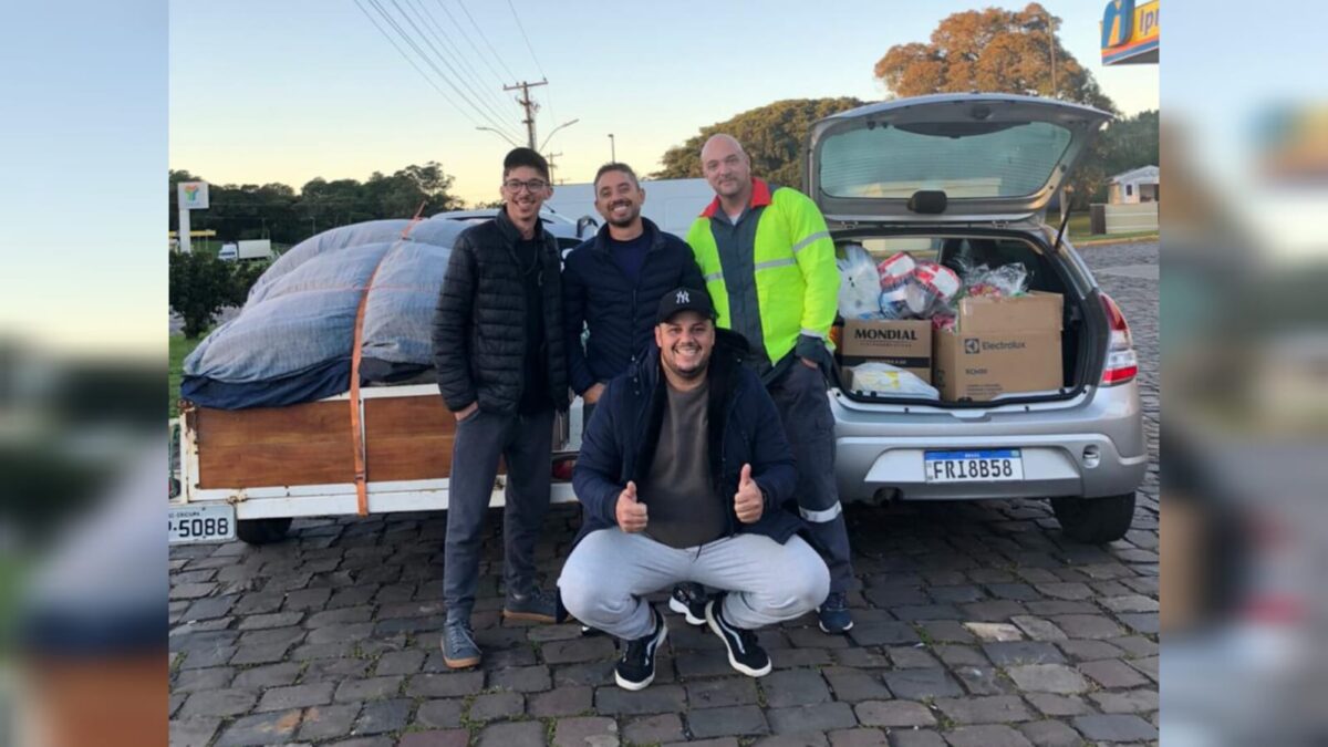 Voluntários levam brinquedos e roupas para crianças atingidas por enchente no RS