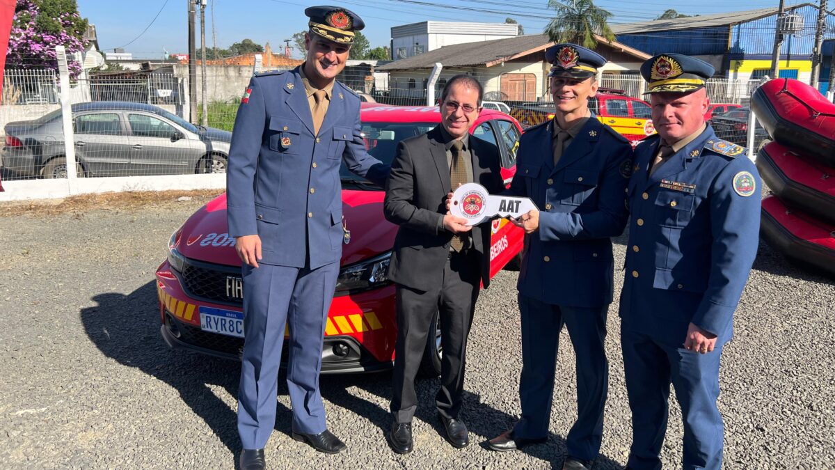 Corpo de Bombeiros de Morro da Fumaça recebe veículo da Justiça Federal