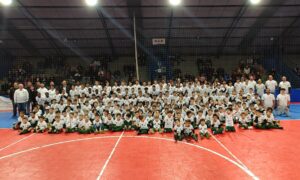 Rui Barbosa realiza entrega de mais de 200 kits de uniforme