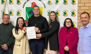 Parceria entre vereadores e sindicato dos servidores levará cursos e palestras à população