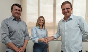 Eduardo e Davi anunciam Carine Berti da Silva para a Secretaria do Sistema Econômico