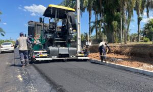 Rua Santo Antônio recebe pavimentação asfáltica