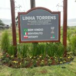 Linha Torrens valoriza a cultura local com nova placa de boas-vindas