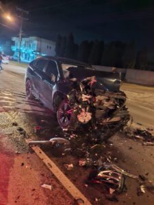 Carro colide na traseira de carreta na SC-443 no Bairro Barracão