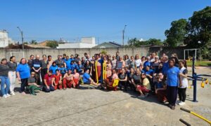 Alice Kuerten visita APAE de Morro da Fumaça e entrega aparelhos de academia ao ar livre