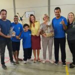 Alice Kuerten visita APAE de Morro da Fumaça e entrega aparelhos de academia ao ar livre