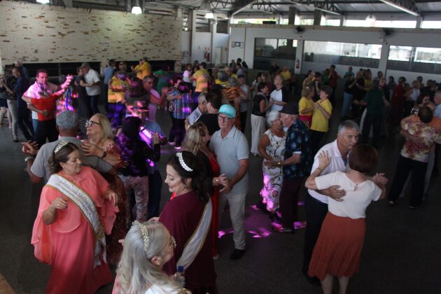 Baile da Terceira Idade reúne mais de 500 pessoas no segundo dia da Maggiofest