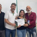 Cermoful entrega certificados de curso de capacitação profissional para instalação de ar-condicionado
