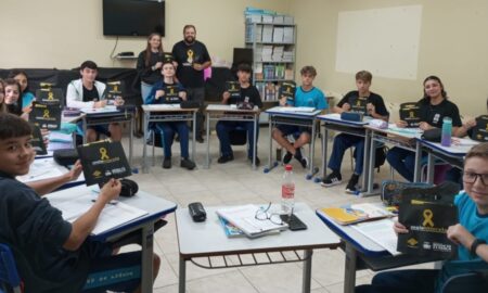 Maio Amarelo: Demutran de Morro da Fumaça entrega material educativo de trânsito em escolas públicas