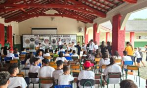 Projeto “Una Giornata Italiana a Scuola” anima alunos da Escola Princesa Isabel com música e tradição