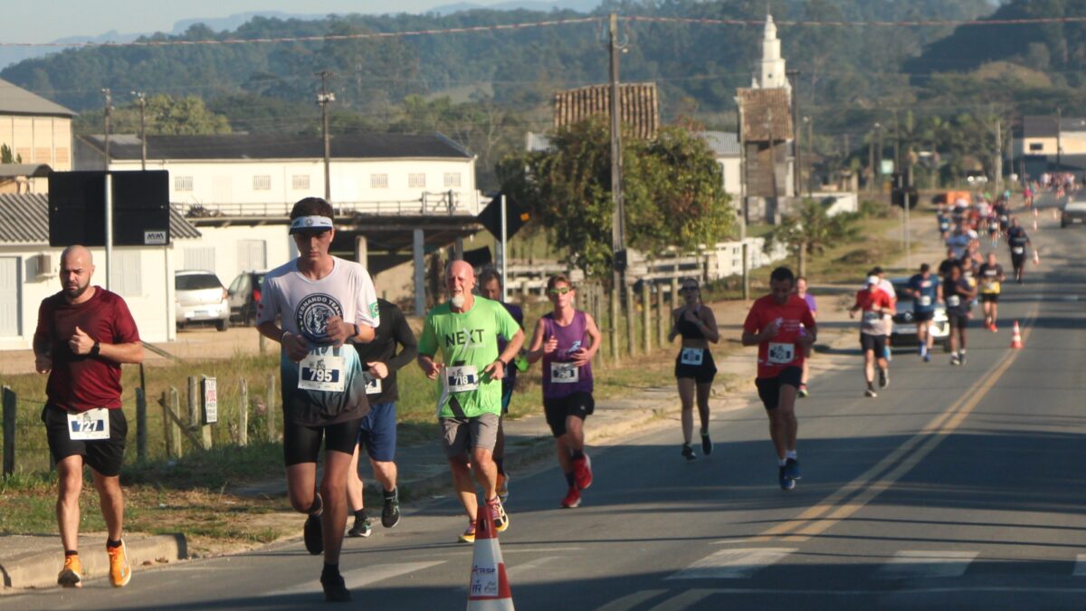 Corrida MF Run reúne mais de 400 atletas com trajeto de belas paisagens em Morro da Fumaça