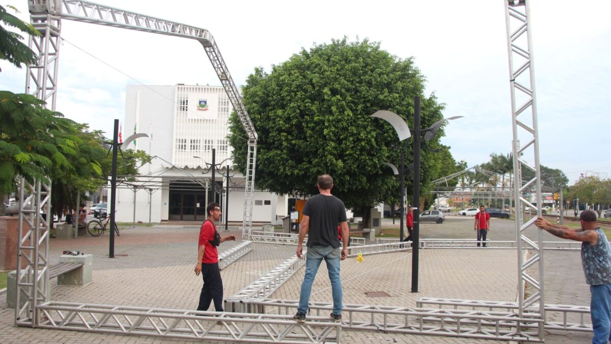 Com destaque para Praça de Alimentação, estrutura da 13ª Maggiofest começa a ser montada em Morro da Fumaça