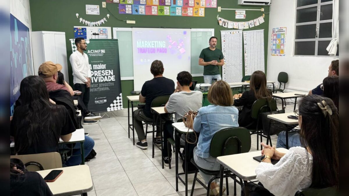 Acimf oferece curso de Marketing e Tráfego Pago e celebra marca histórica de associados