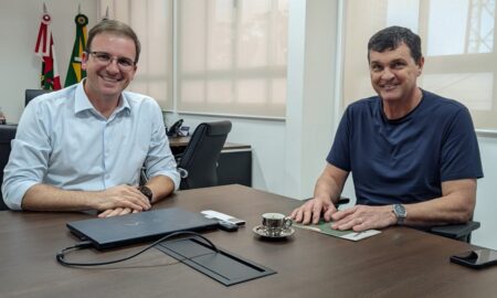 Ex-prefeito Noi Coral visita o prefeito Eduardo Guollo e destaca avanços da atual gestão