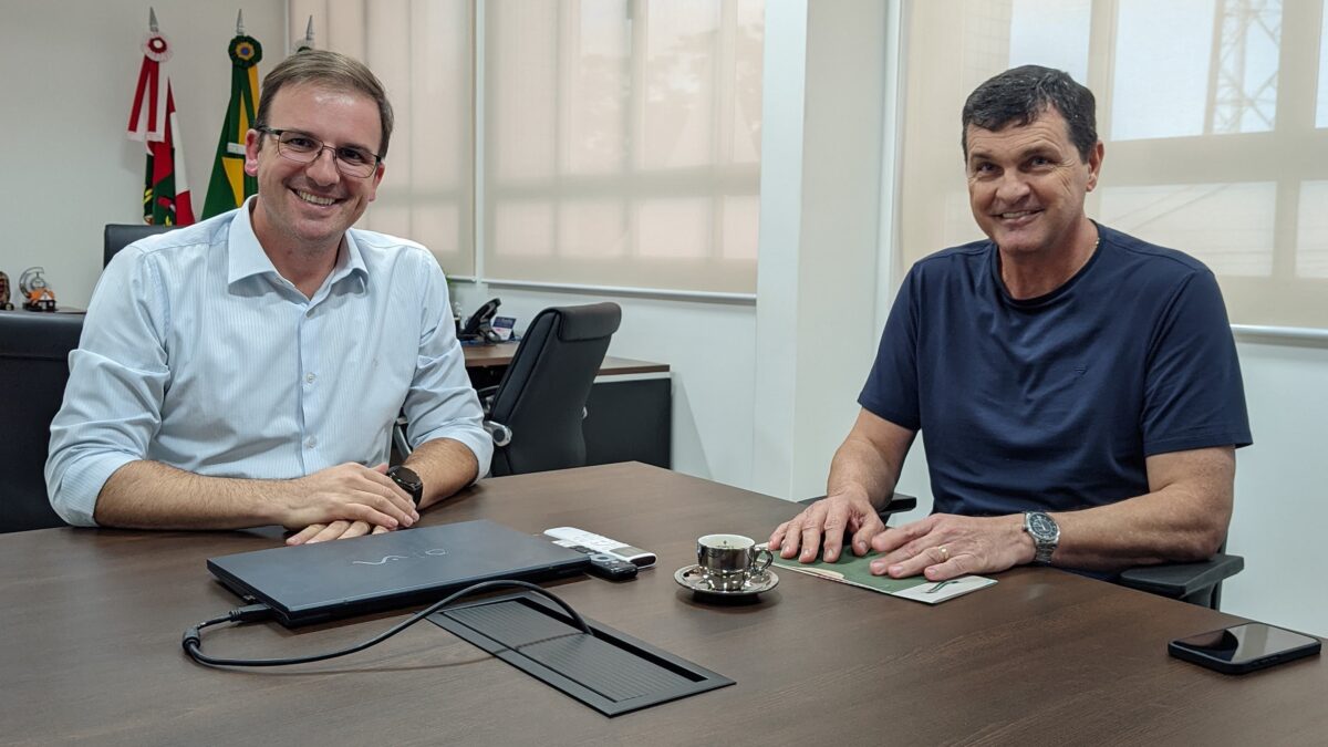 Ex-prefeito Noi Coral visita o prefeito Eduardo Guollo e destaca avanços da atual gestão