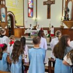 Missa com as Crianças reúne fiéis e tem homenagem à Nossa Senhora
