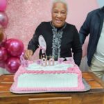 Em meio a campanha por novo lar, Dona Tití é surpreendida com festa de 80 anos